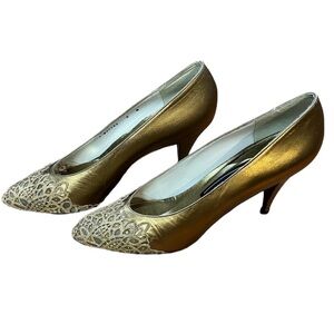 Stuart Weitzman Size 8 N Vintage Gold Lace Embellished Heels Stiletto Mob Wife